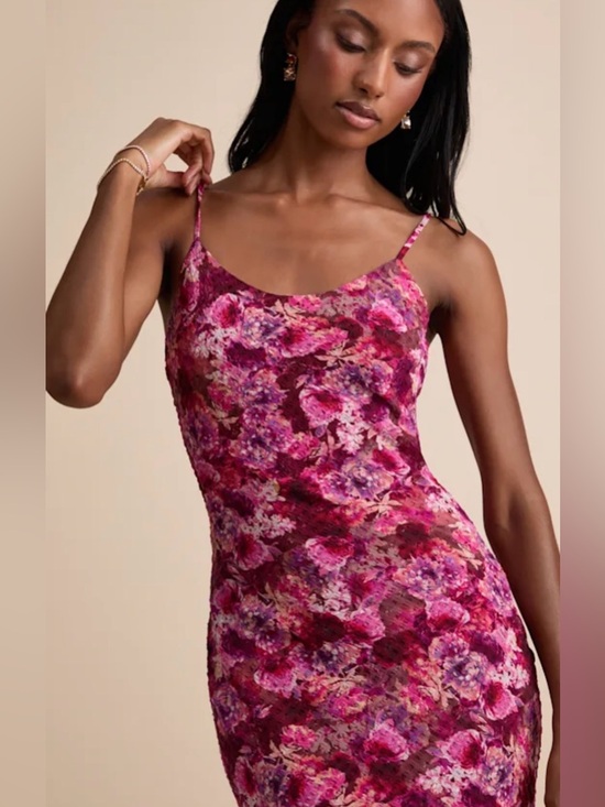 Lulus Janina Textured Midi Dress in Burgundy Floral L NWT - Picture 3 of 7